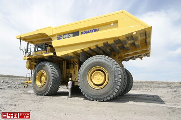 Komatsu-960E-1-Mining-Truck-1.jpg