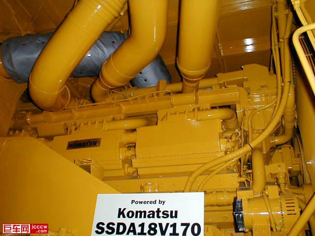 Komatsu930EEngine4.JPG