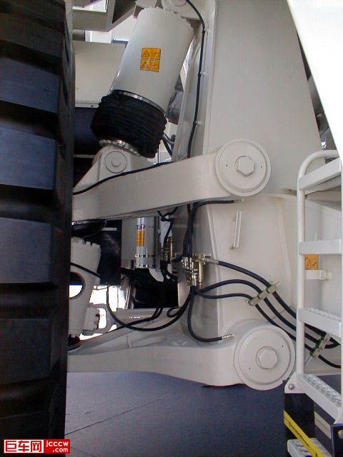 Liebherr272FrontSusp1.JPG