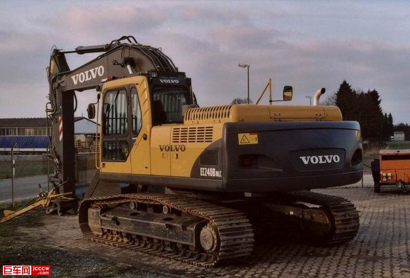 Volvo-EC240BNLC.jpg