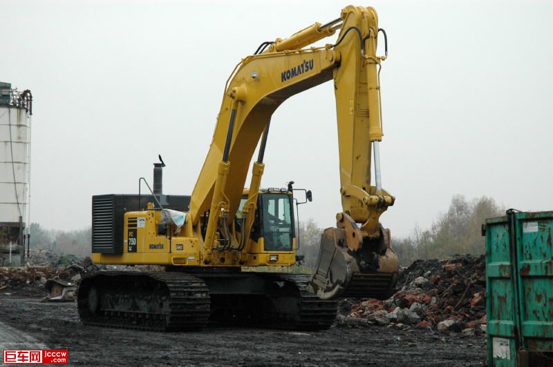 komatsu075.jpg