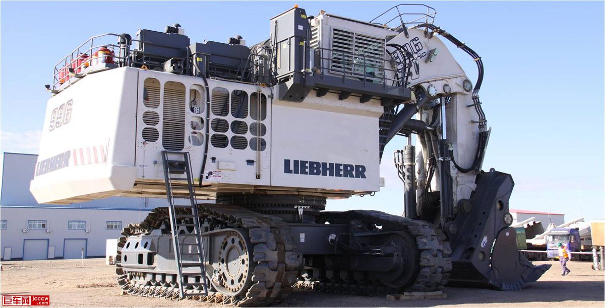 New_Liebherr_996_Shovel_(34_cubic_metre_scoop).jpg