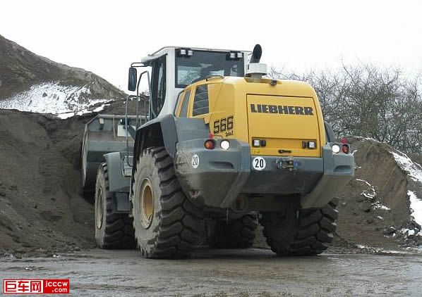 327456-566-2plus2-liebherr.jpg