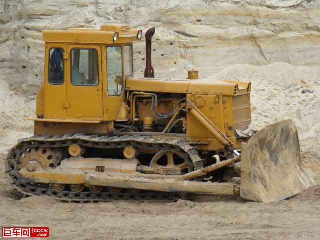 stavebne-stroje-buldozer-CHTZ-170--1_big--09083118594538964700.jpg