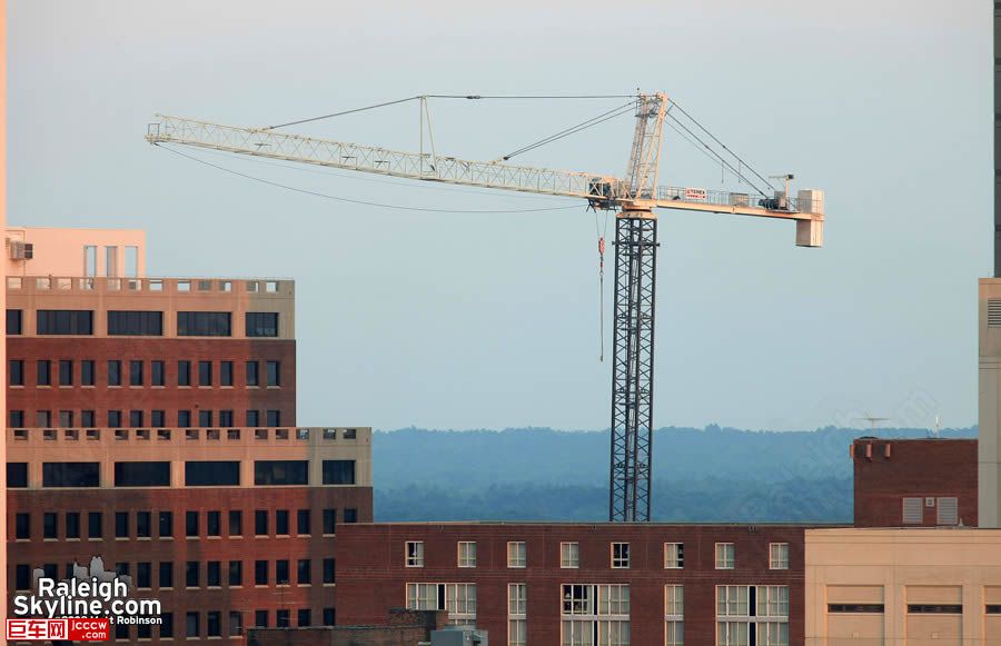 leaning_tower_crane_raleighskyline.com_02.jpg