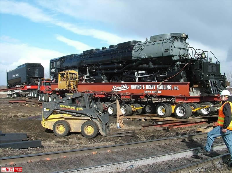 Big Boy being moved to new location of Kenefick Park.jpg