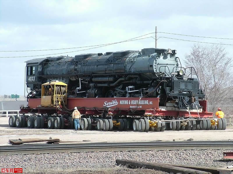 Big Boy being moved to new location of Kenefick Park-2.jpg