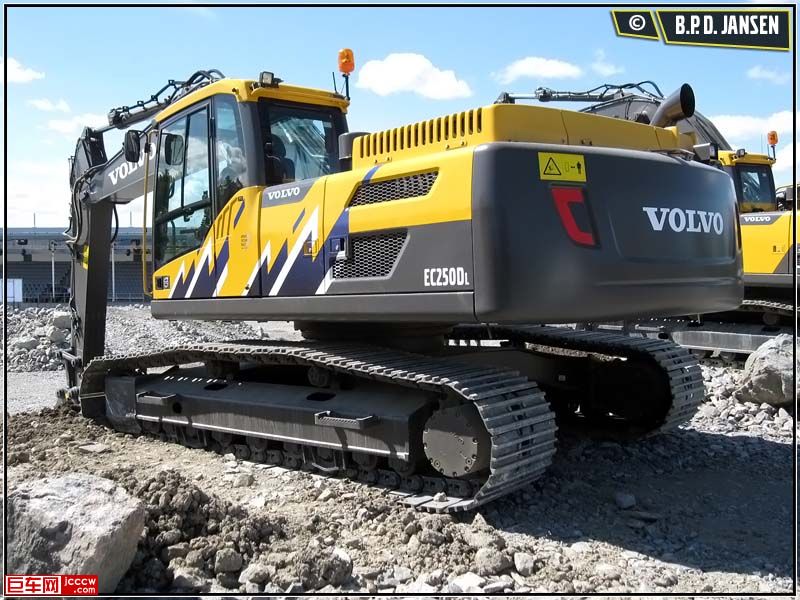 Volvo_EC250D_VD2011_001.jpg