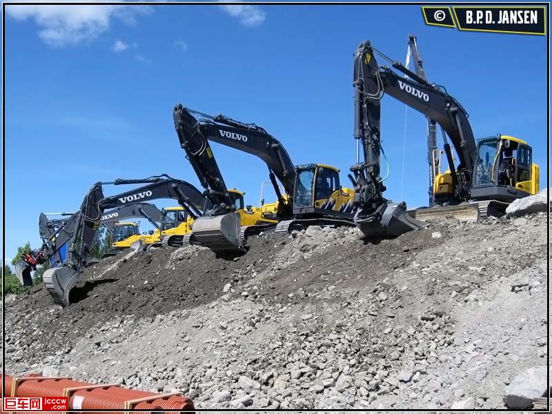 Volvo_EC250D_VD2011_003.jpg