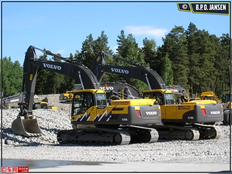 Volvo_EC250DL.jpg