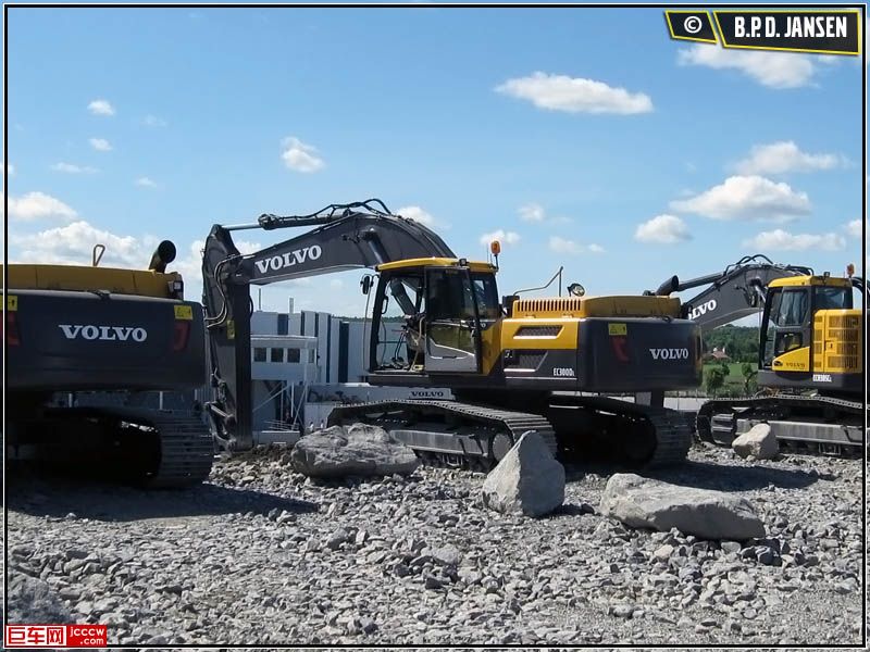 Volvo_EC300DL.jpg