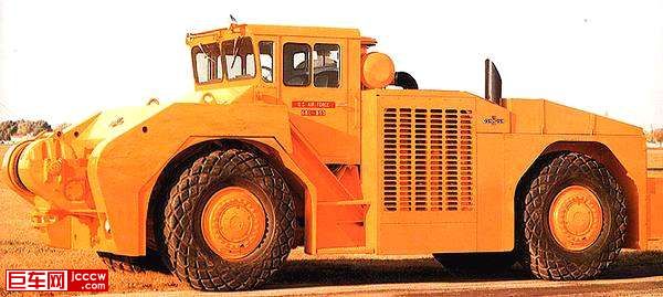 1968OshkoshU-30-4X4-4-WheelSteeringAircraftTowTruck.jpg