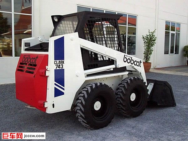 BOBCAT-74,bobcat-743-skidsteerloaders_2.jpg