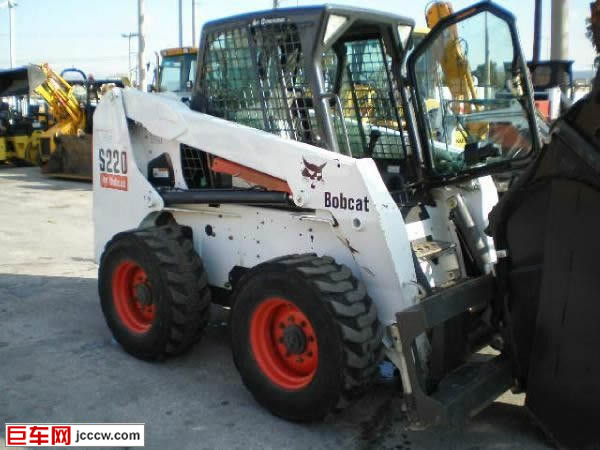 Bobcat-S220,07dd49bd.jpg