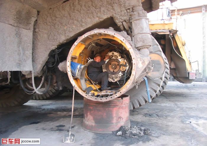 BelAZ_repair.jpg