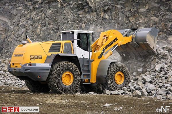 Liebherr L586 2plus2 (5).jpg