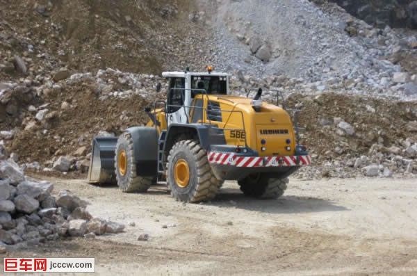 LIEBHERR L586.jpg