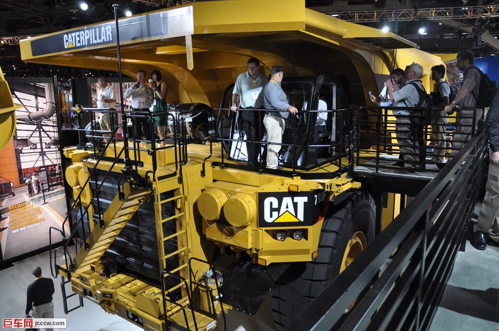 CAT793F-3.jpg