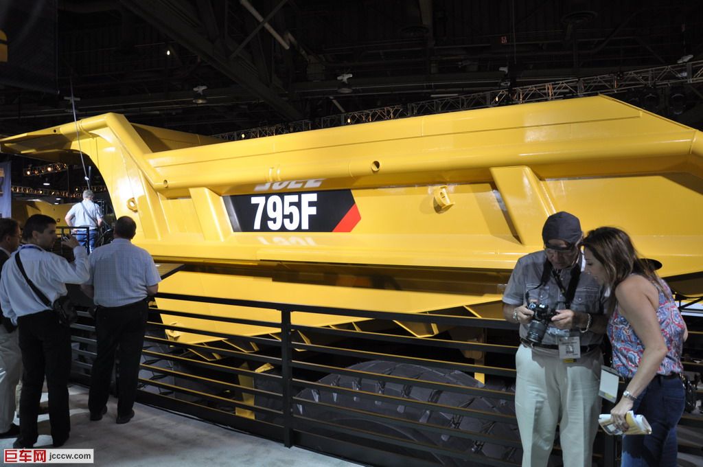 CAT795F AC-7.jpg