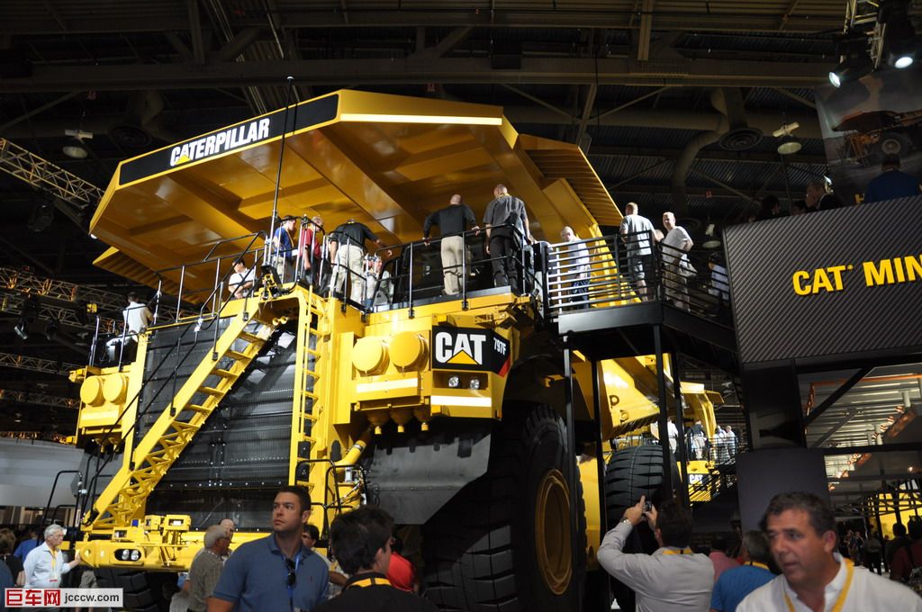 CAT797F-3.jpg