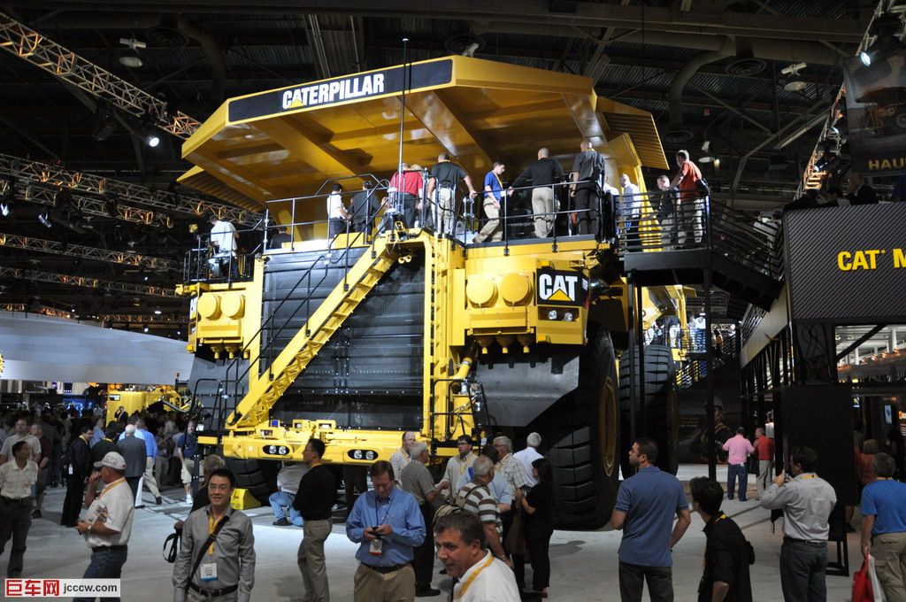 CAT797F-4.jpg