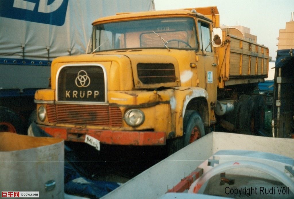Krupp AK360 Kipper gelb.jpg