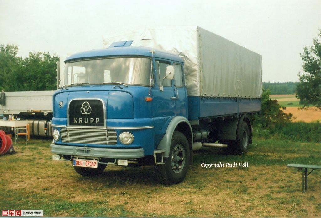 Krupp LF980 Pritschenwagen blau.jpg
